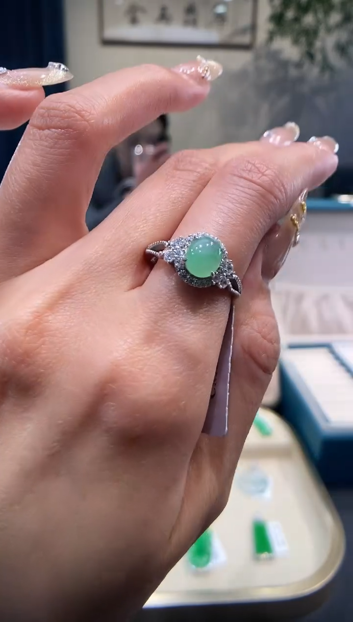 【闪购商品】翡翠吊坠(不含链)银S925镶嵌蛋面