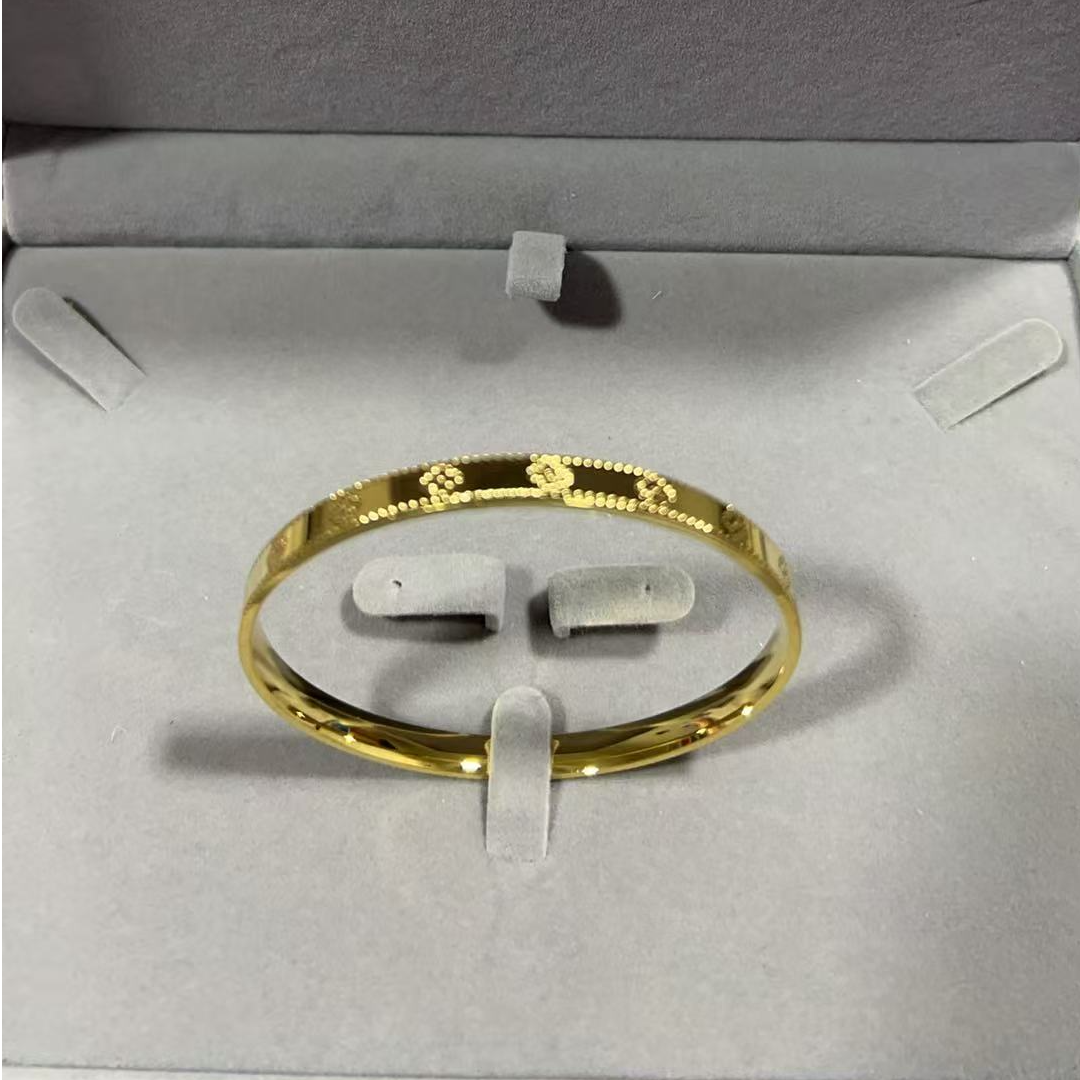 A686曼莹精工手镯