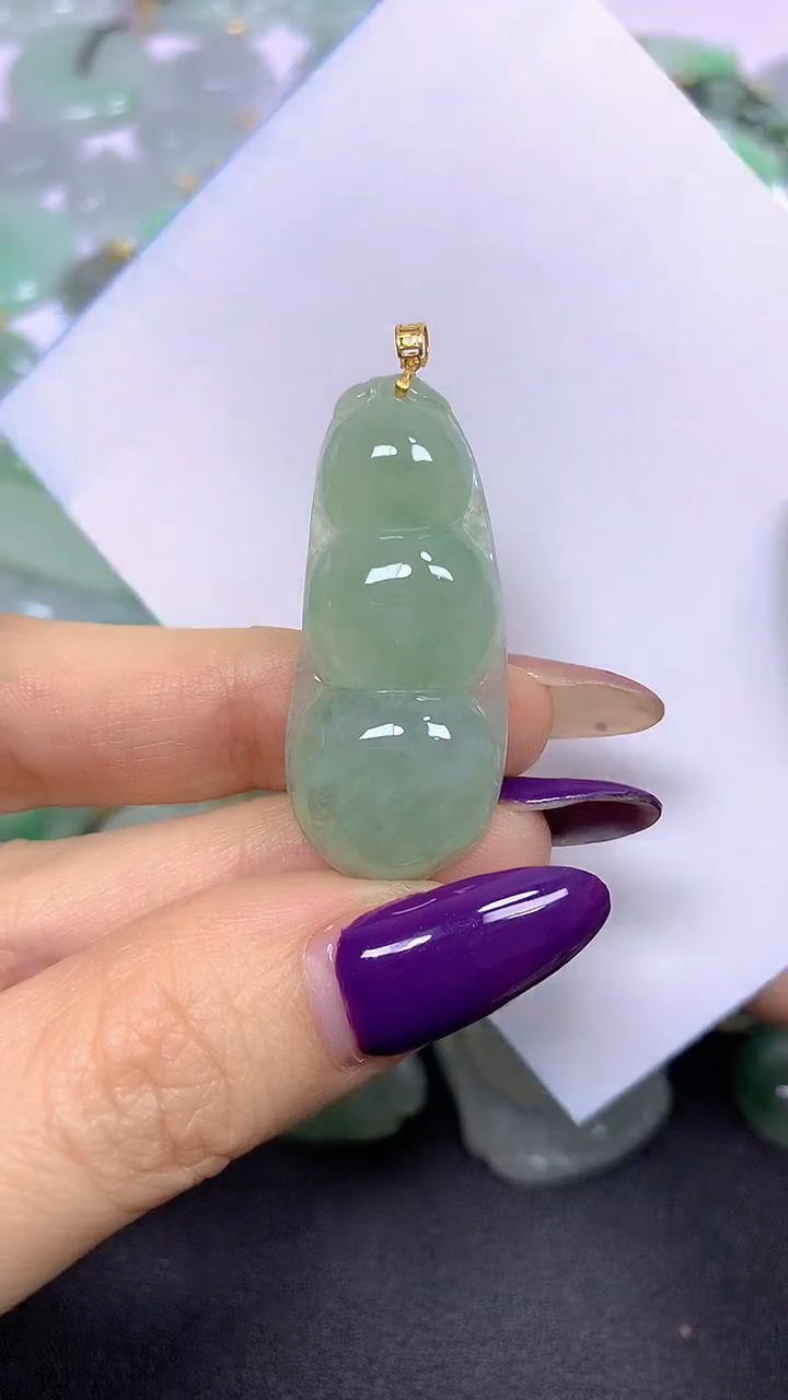 颈饰18K金镶嵌翡翠 