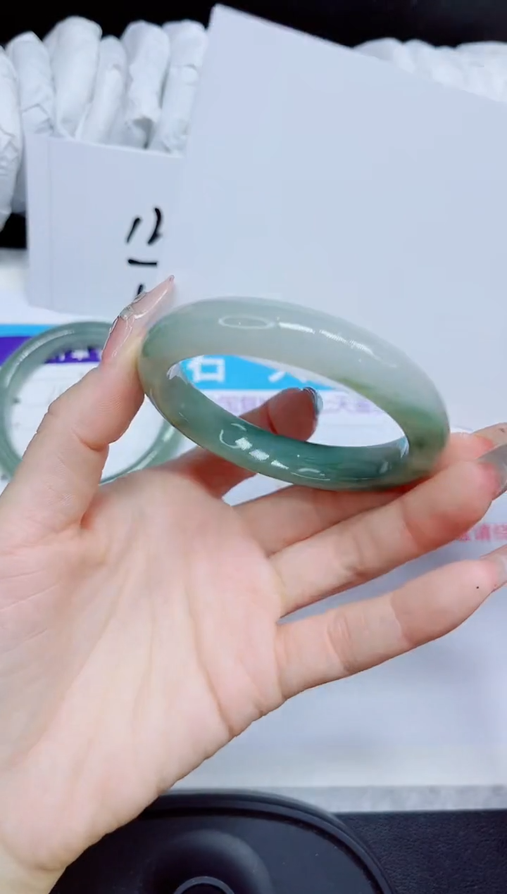 石英质玉手镯未镶嵌46.