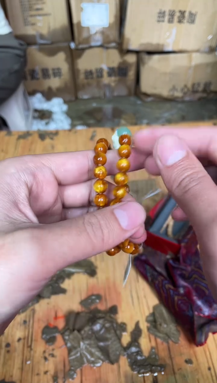 木质非金属捧月文创福利闪购商品无礼盒