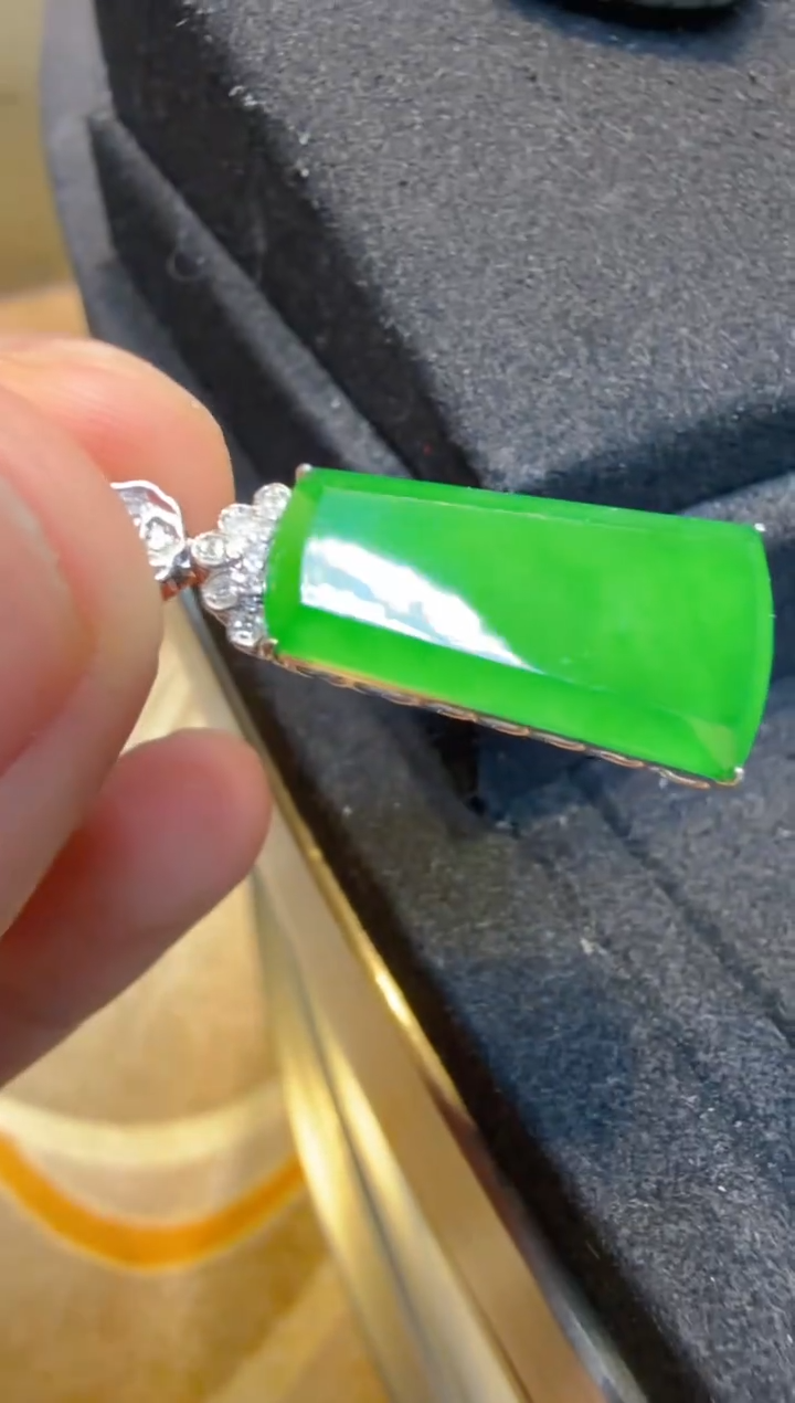 吊坠(不含链)18K金镶嵌翡翠多样性团购发一件