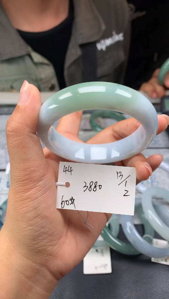 【闪购商品】翡翠手镯未镶嵌44翡翠手镯下单联系小耳机拍一发一