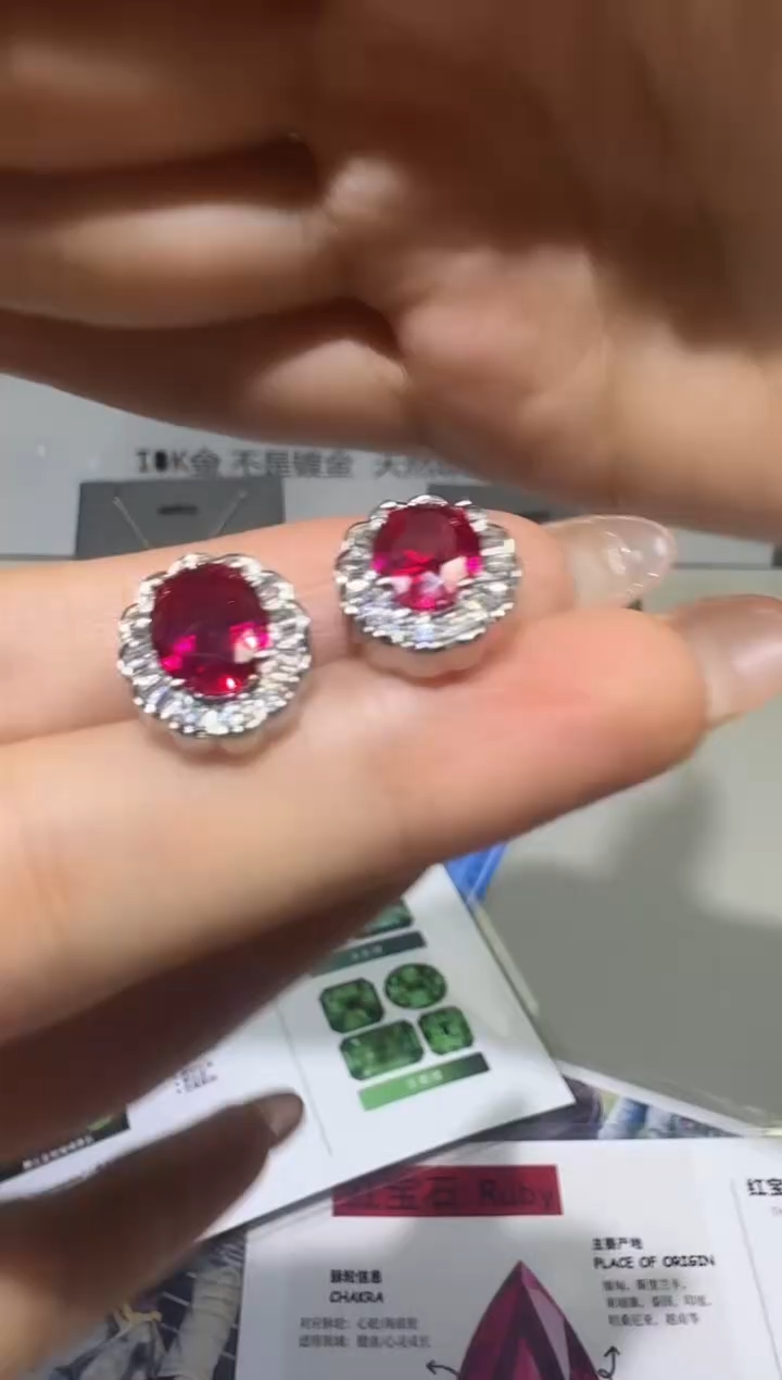 18K金镶嵌耳饰红宝石1