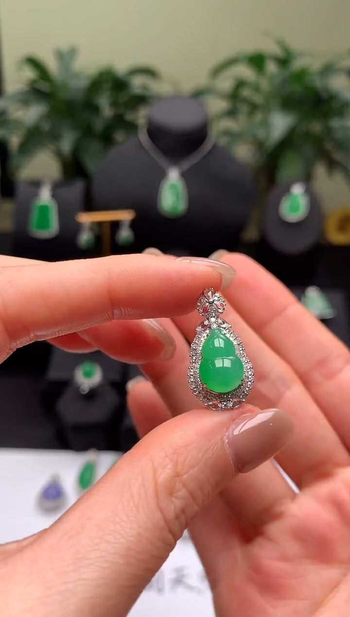 【闪购商品】翡翠颈饰18K金镶嵌葫芦