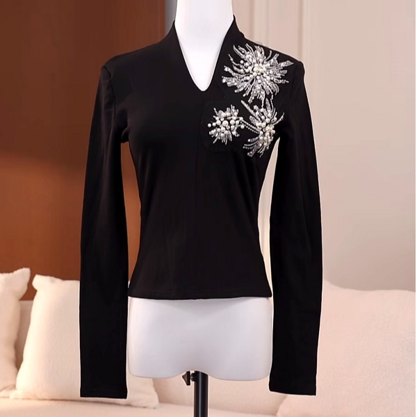2025秋冬新款设计感手工串珠高级洋气百搭修身显瘦长袖上衣-A685