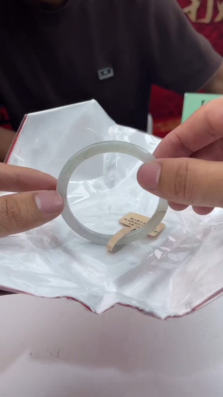 【闪购商品】翡翠手镯未镶嵌21翡翠手镯（微瑕）