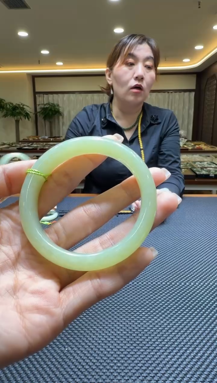 颈饰未镶嵌和田玉手镯57