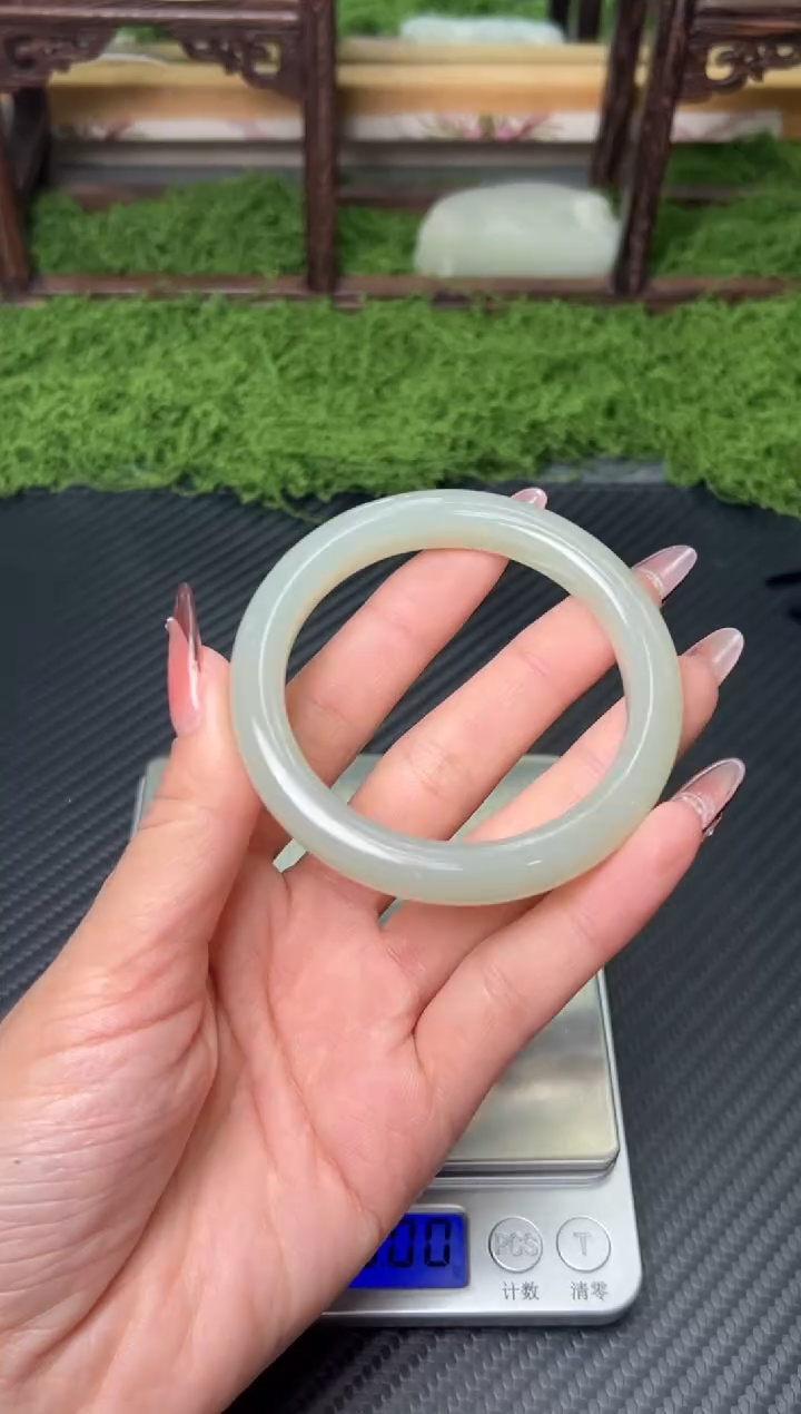 未镶嵌手镯和田玉且末微色差近矿55+