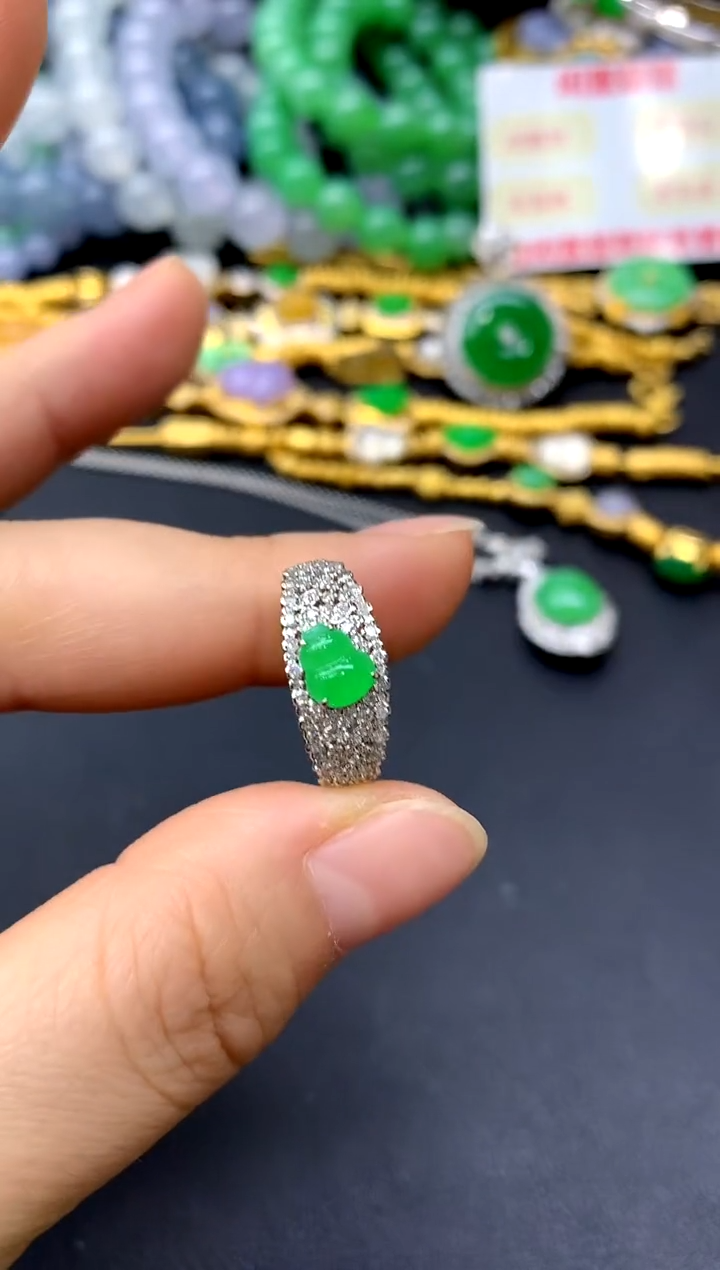 18K金镶嵌戒指翡翠405-中国好珍宝