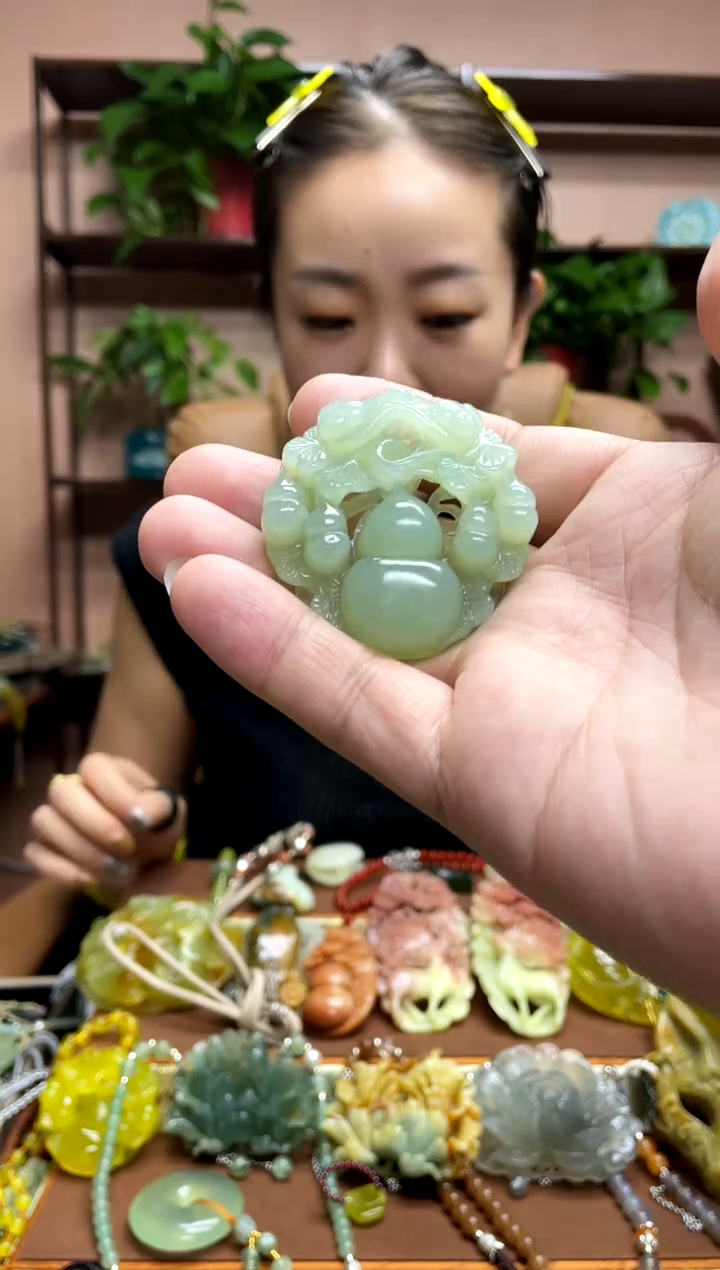 未镶嵌岫玉吊坠ღ***亿多样性发货发其中之一