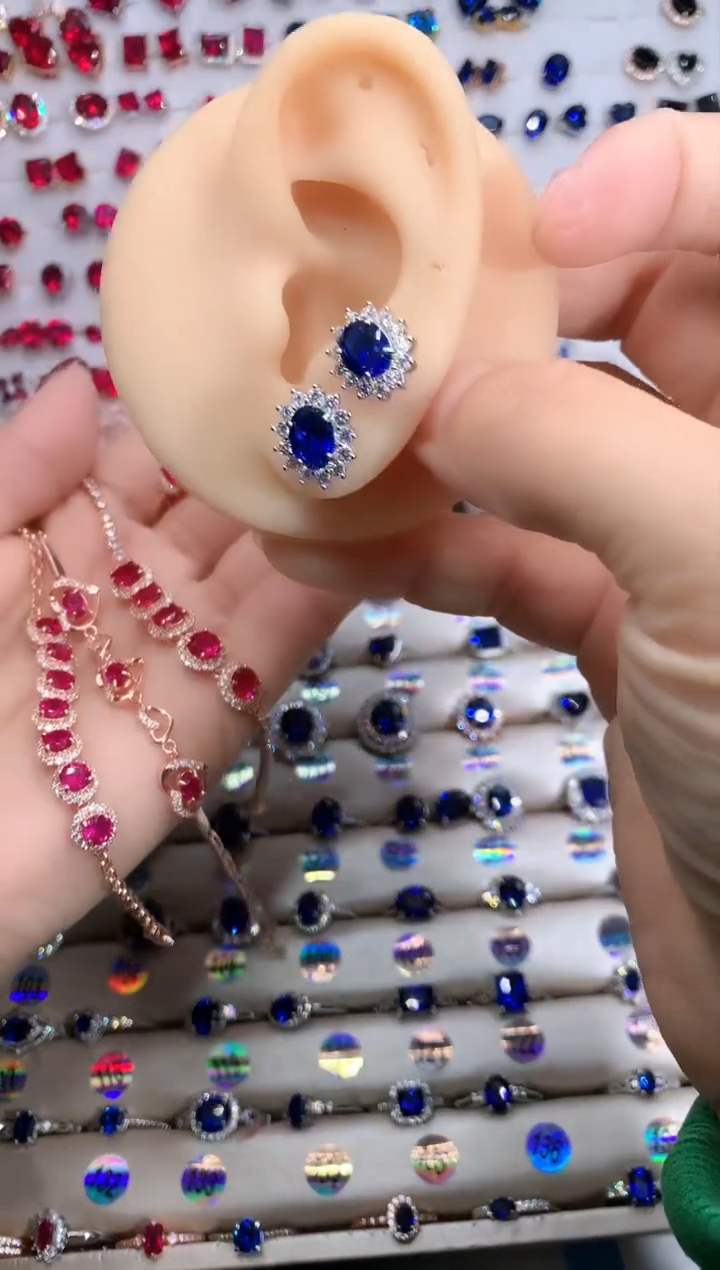 【闪购商品】蓝宝石耳饰银S925镶嵌银色6.8