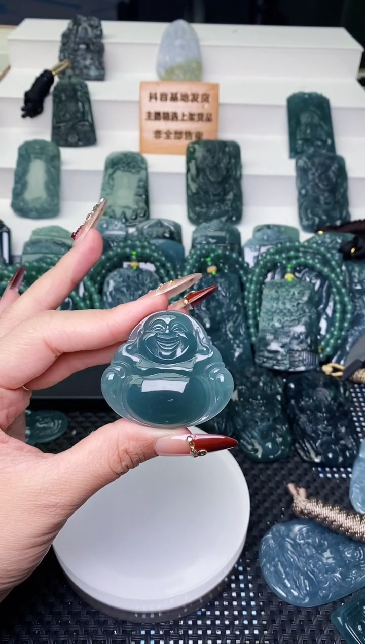 颈饰未镶嵌翡翠 