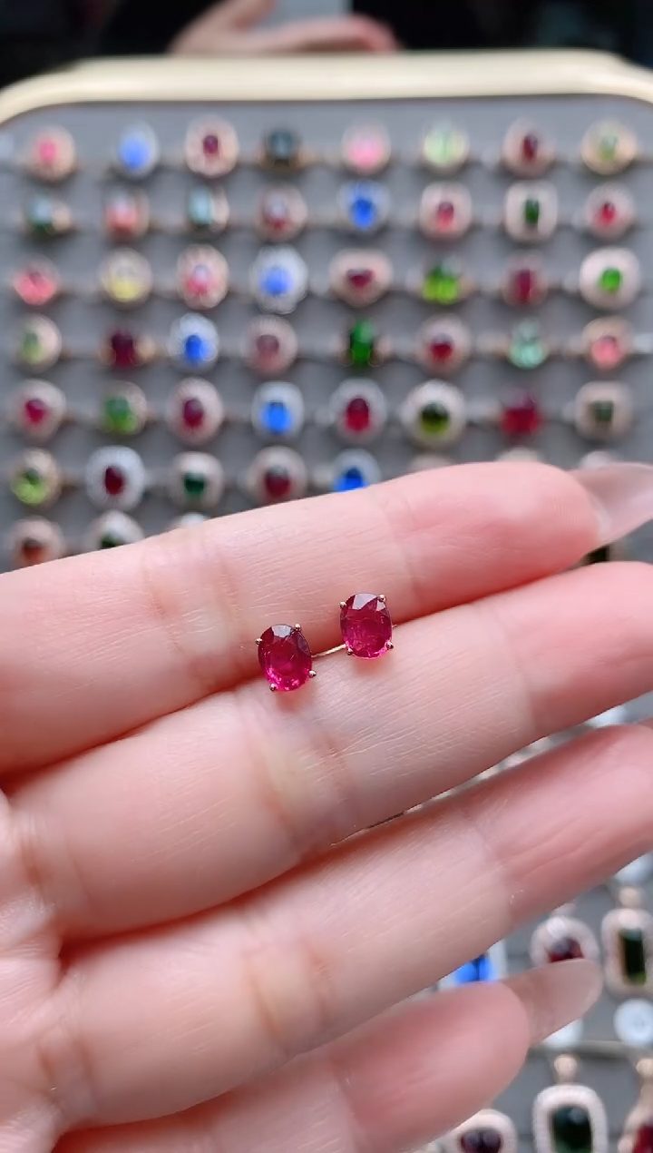 【闪购商品】碧玺耳钉18K金镶嵌1.6克拉