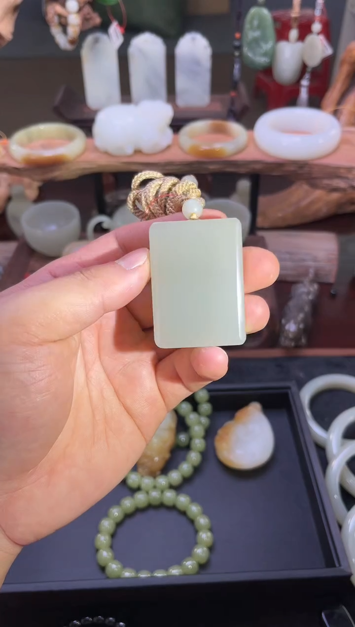 【闪购商品】和田玉吊坠未镶嵌D且末光面无事牌9002585