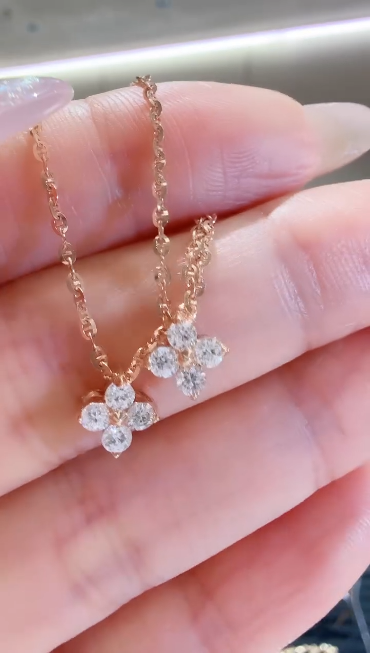 四叶草吊坠18K金镶嵌钻石吊坠不含链子.....随机发货一件