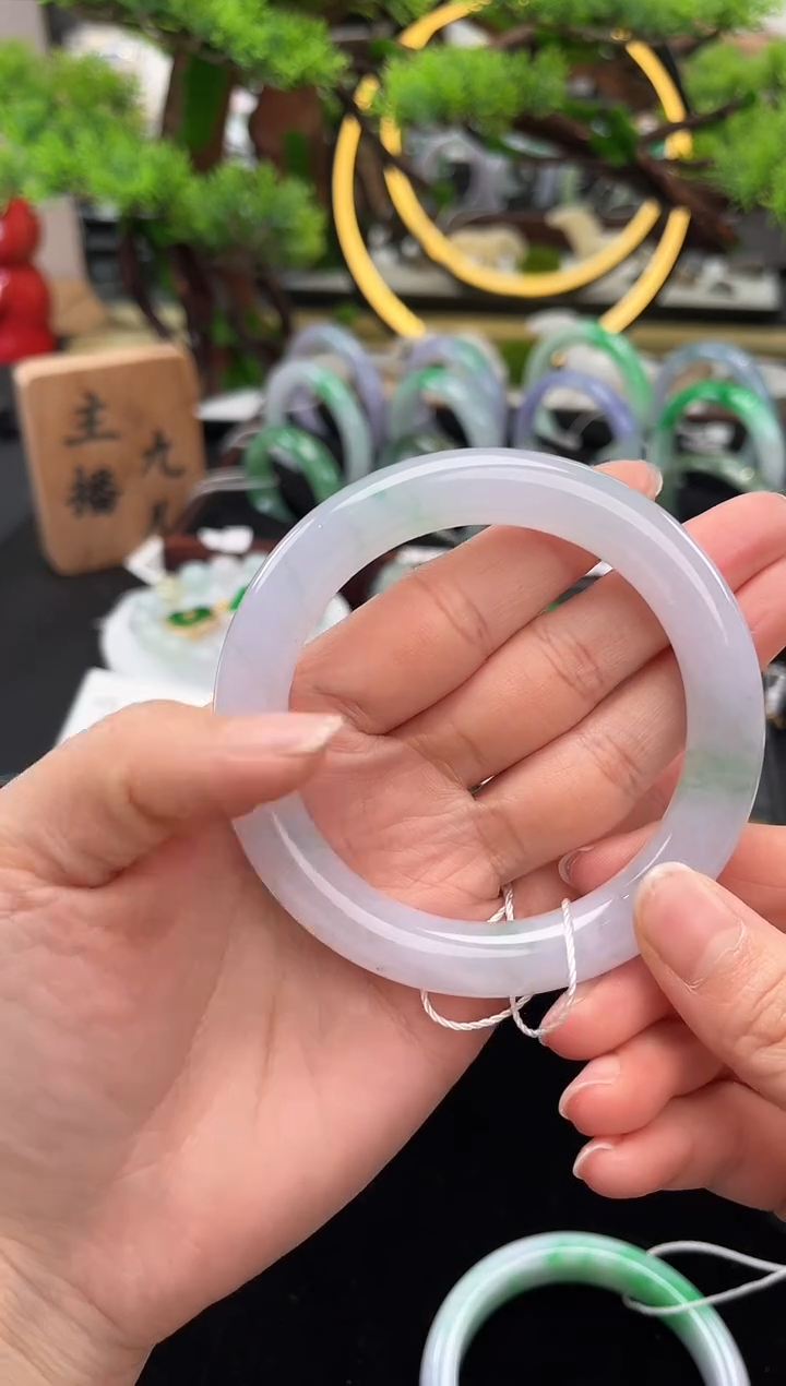 未镶嵌手镯翡翠是****）手镯