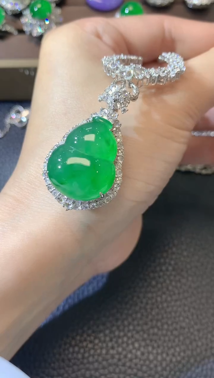 【闪购商品】翡翠吊坠(不含链)18K金镶嵌D050