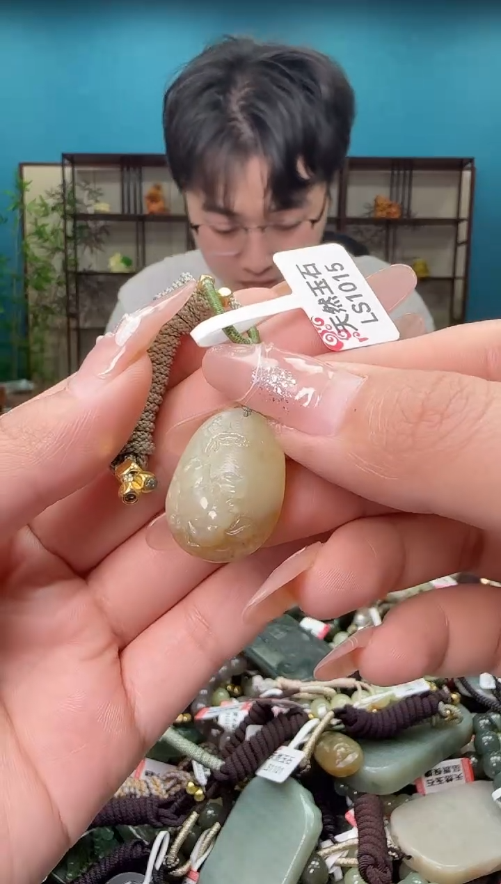 颈饰未镶嵌和田玉多样性发一