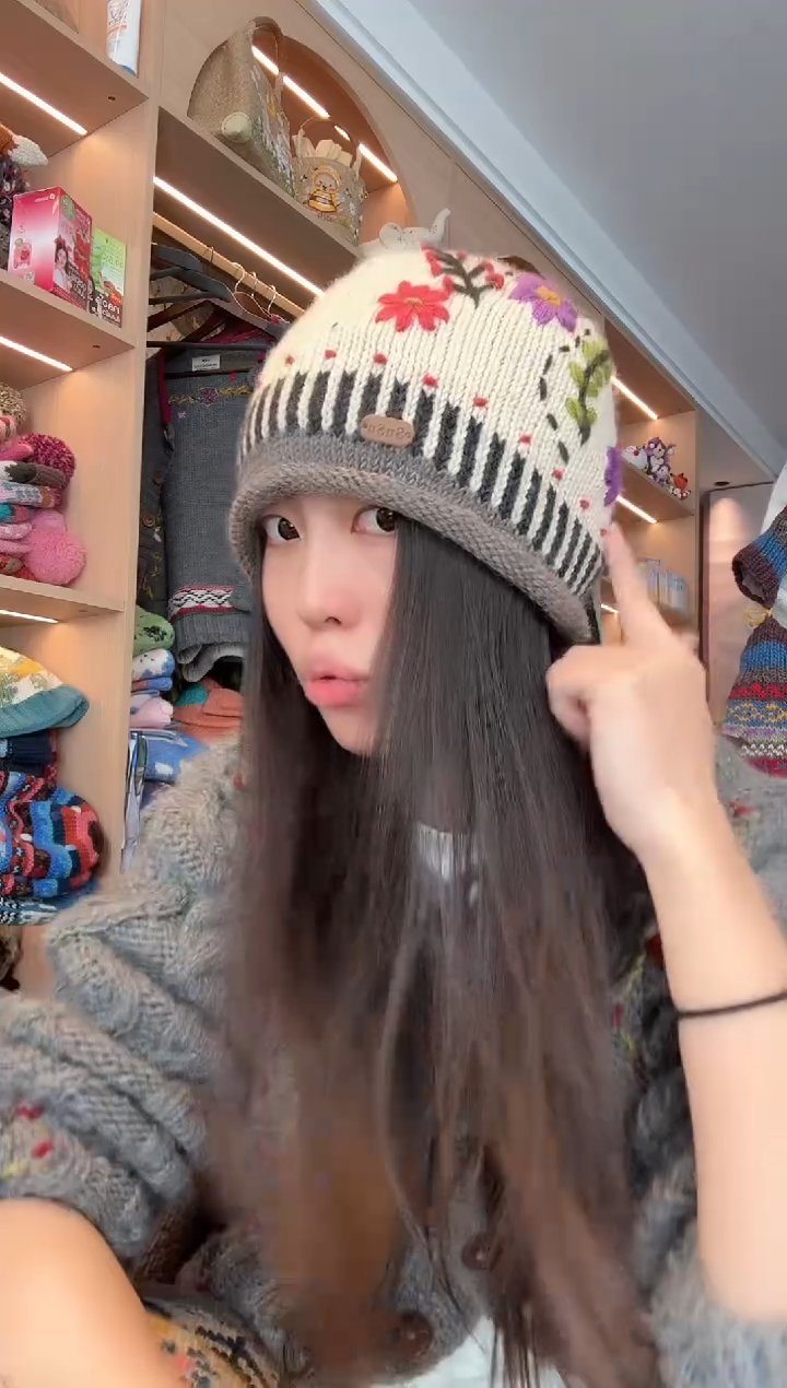 羊毛52-57白色刺绣卷边