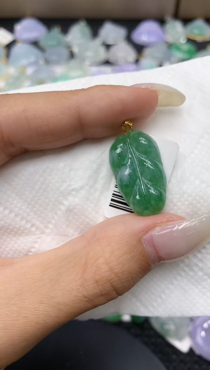 颈饰18K金镶嵌翡翠1111111111