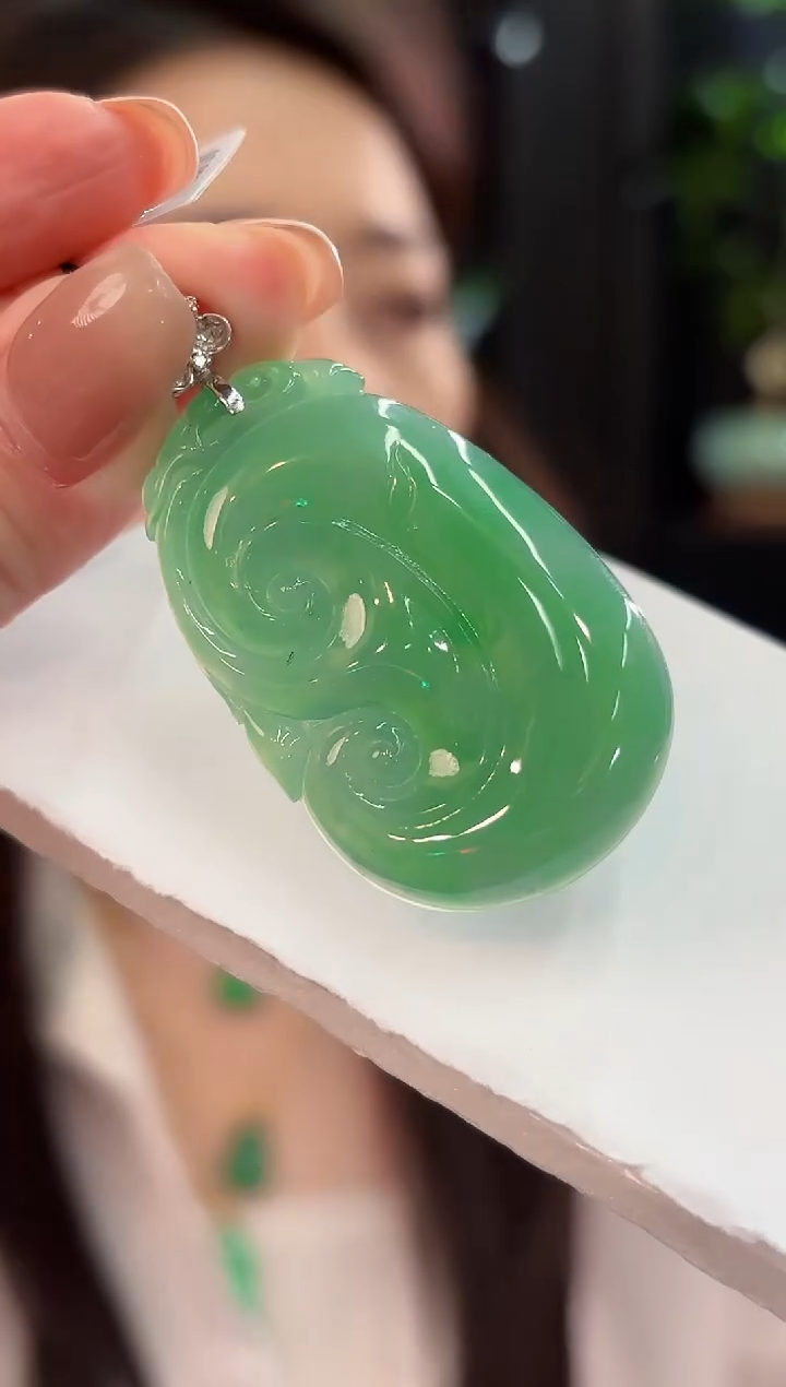 吊坠(不含链)18K金镶嵌翡翠缅甸A货/多样性发货/一件