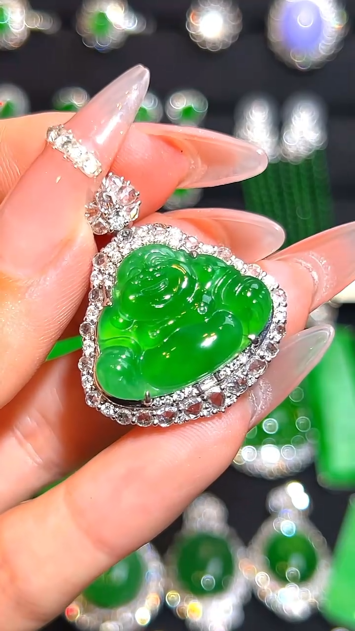 18K金镶嵌挂件翡翠吊坠