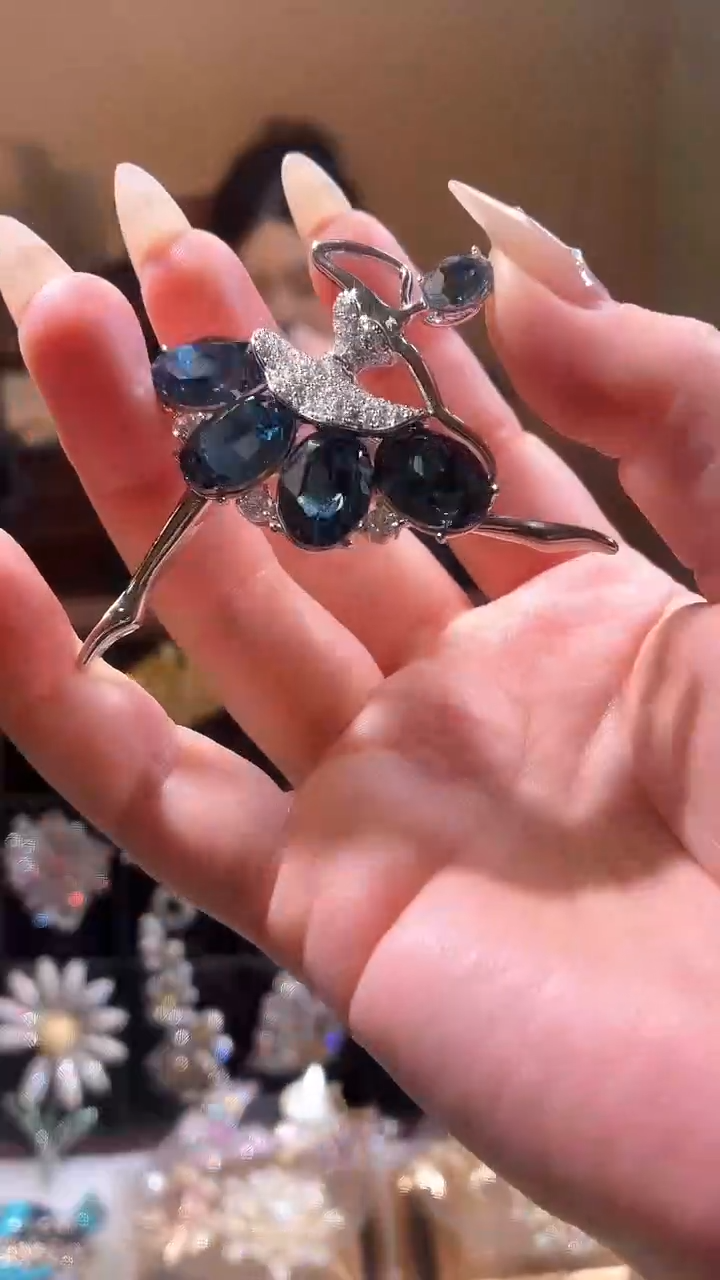 合成立方氧化锆铜合金芭蕾女孩