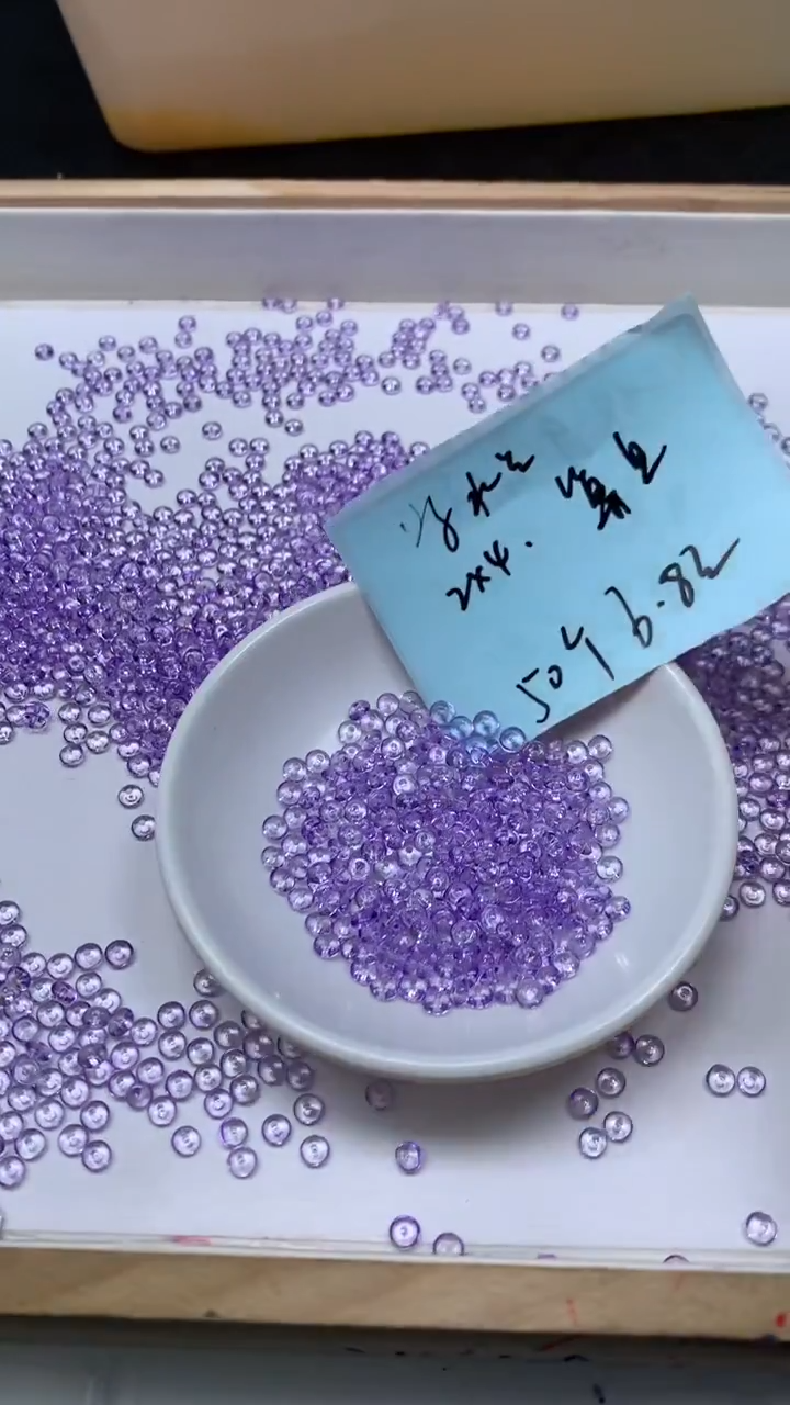 未镶嵌珠宝半成品水晶M735 维 多 利 亚 紫水晶2*4mm50个6.8元