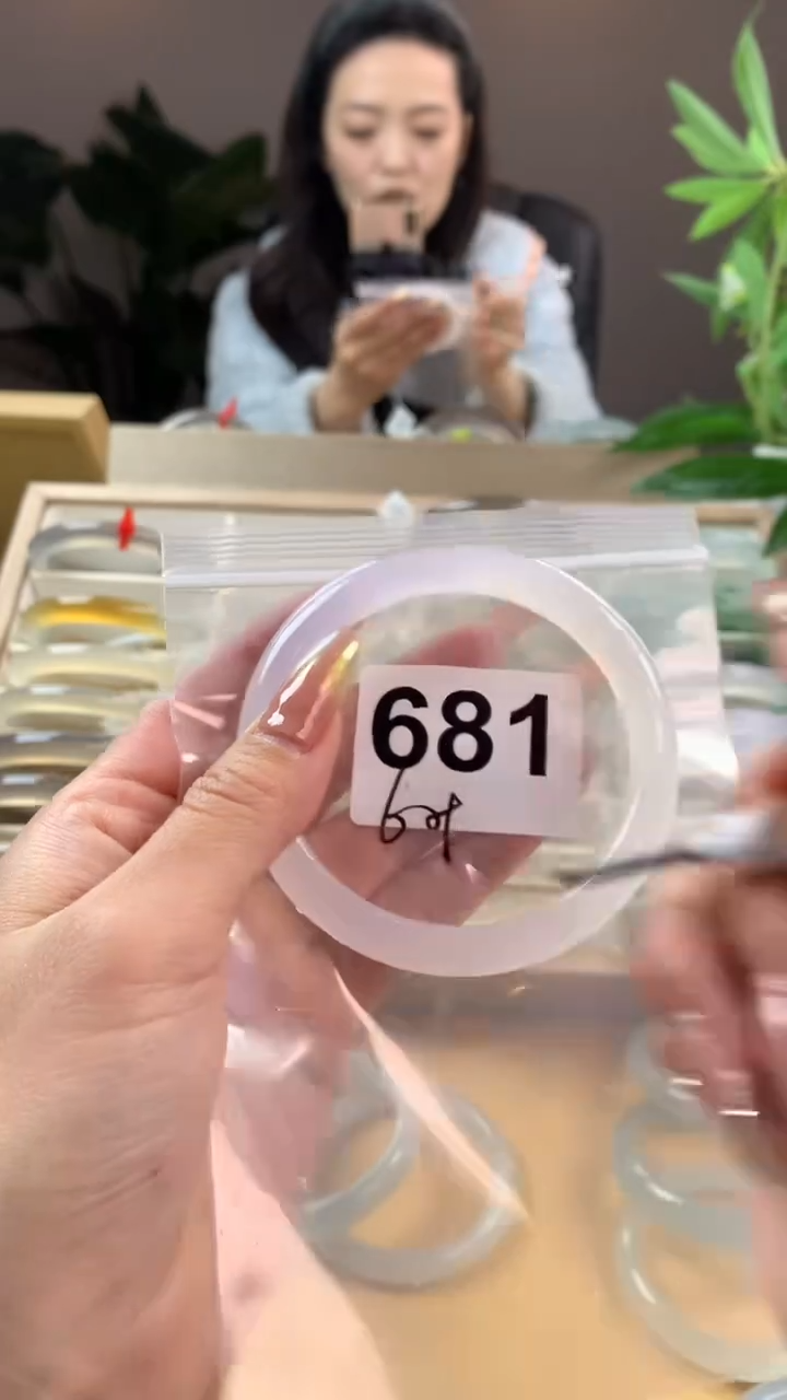 【闪购商品】玛瑙/玉髓手镯未镶嵌681