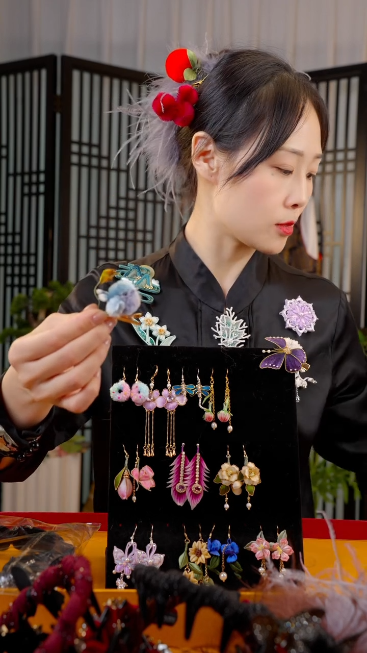 刺绣S****y非遗苏绣绒花手工饰品