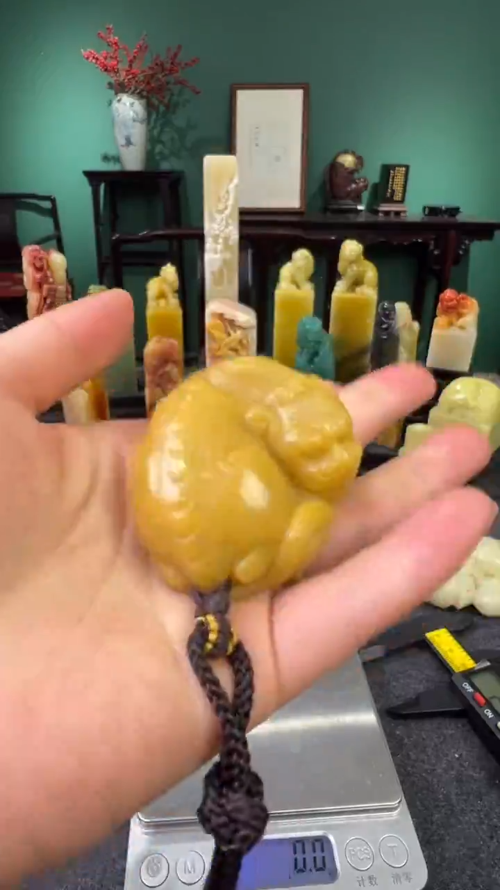 【闪购商品】田黄石麦芽黄瑞兽手把件