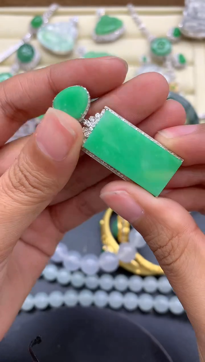 【闪购商品】翡翠颈饰18K金镶嵌386-中国好珍宝