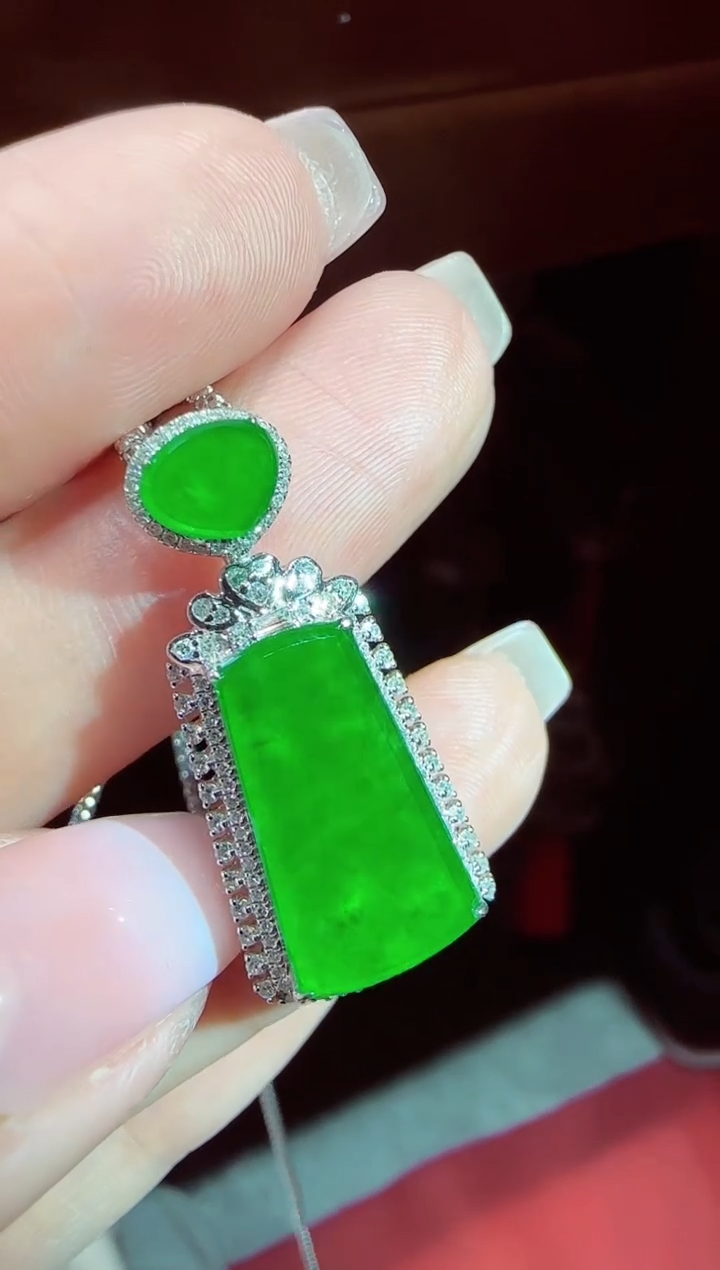 【闪购商品】翡翠吊坠(不含链)18K金镶嵌无事牌