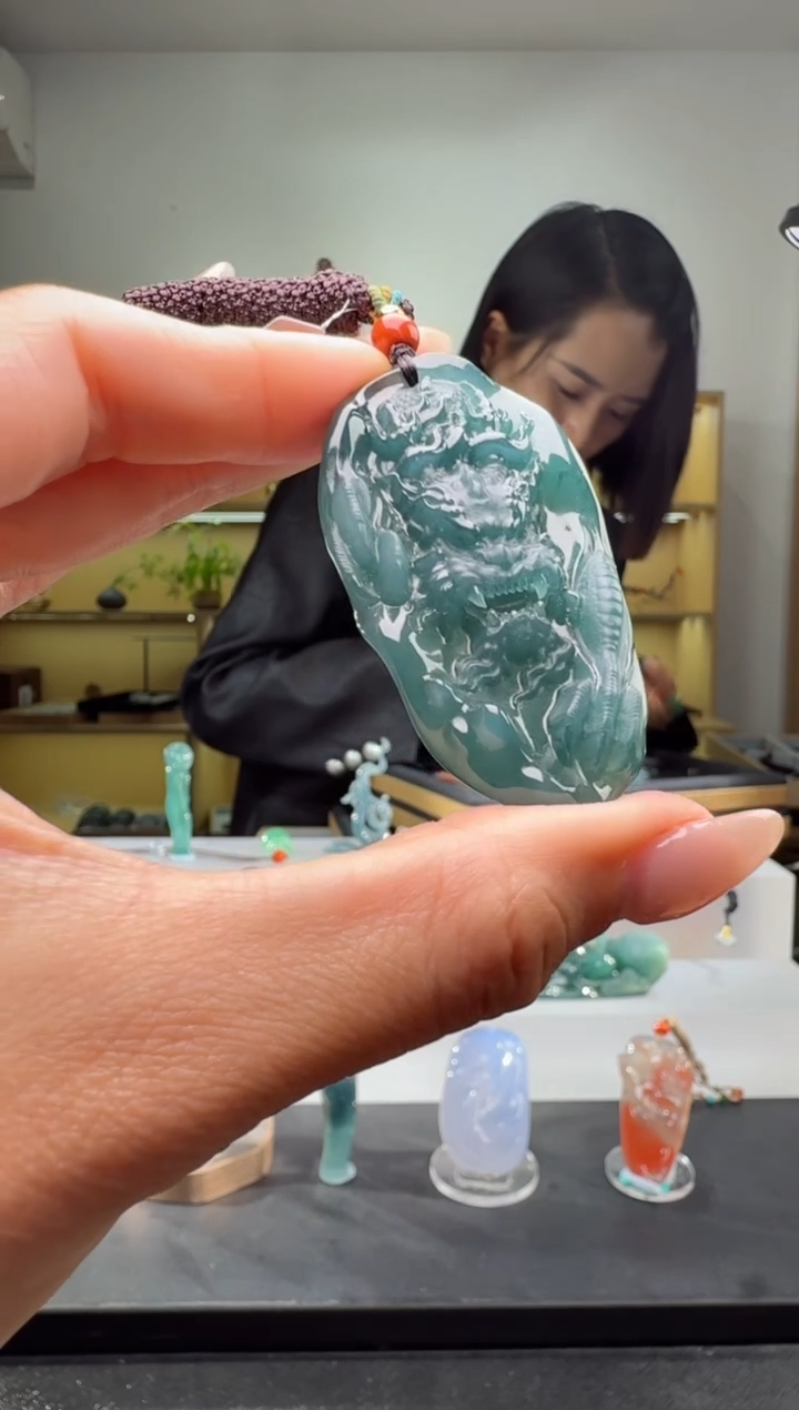 吊坠(不含链)未镶嵌翡翠龙牌（多样性发其一）