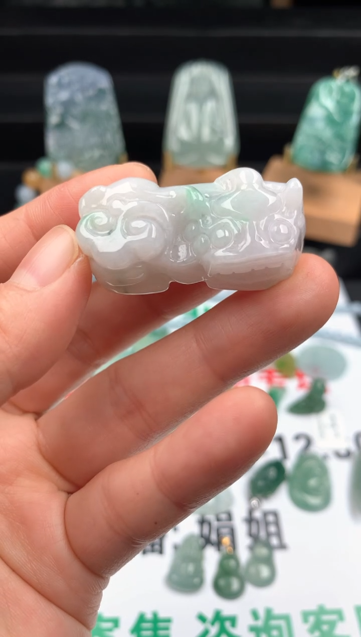 颈饰未镶嵌翡翠吊坠