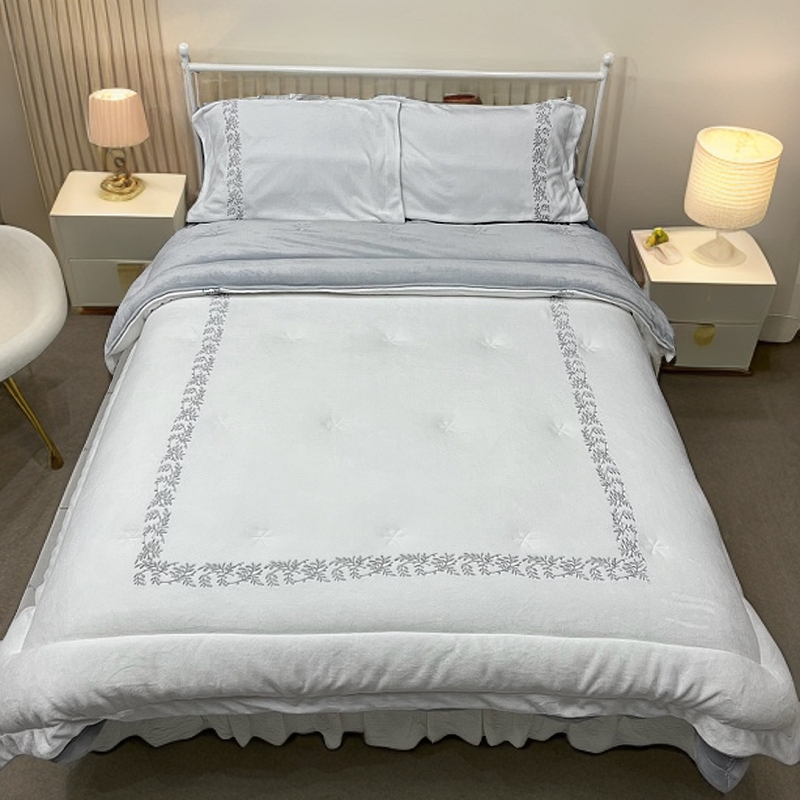 法兰绒绣花被 垫子（微瑕） 简约加厚轻奢纯色