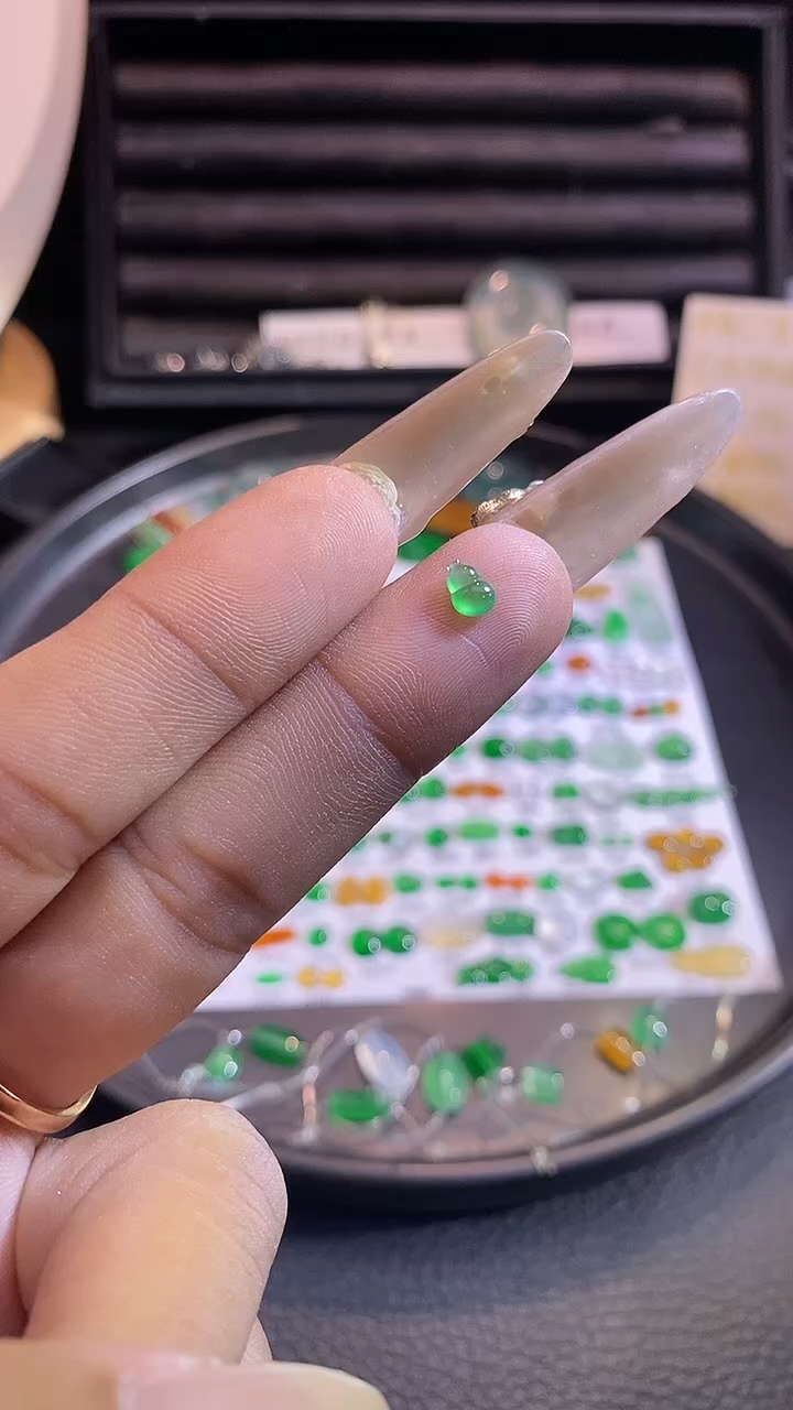 翡翠挂件未镶嵌葫芦