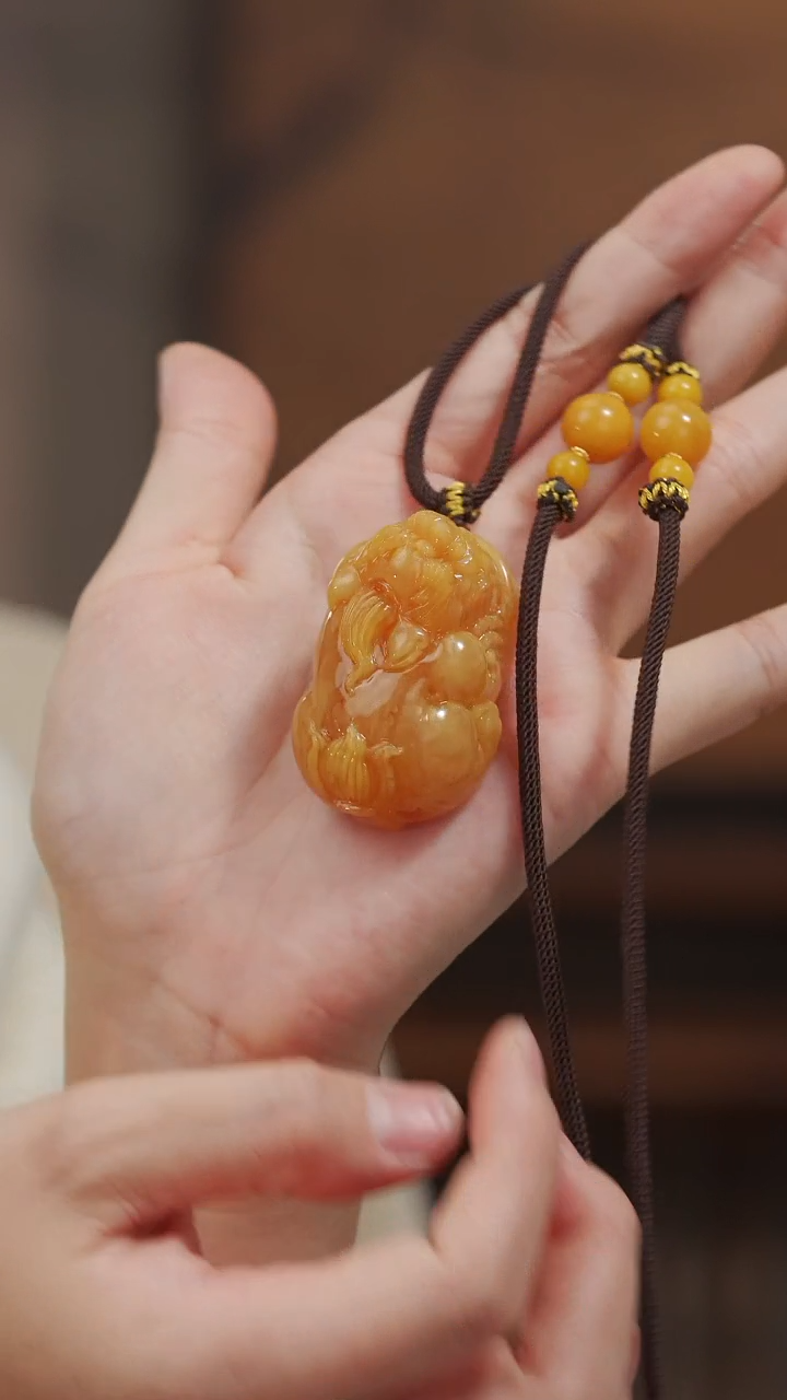 【闪购商品】琥珀颈饰未镶嵌老蜡貔貅吊坠多样性发一件