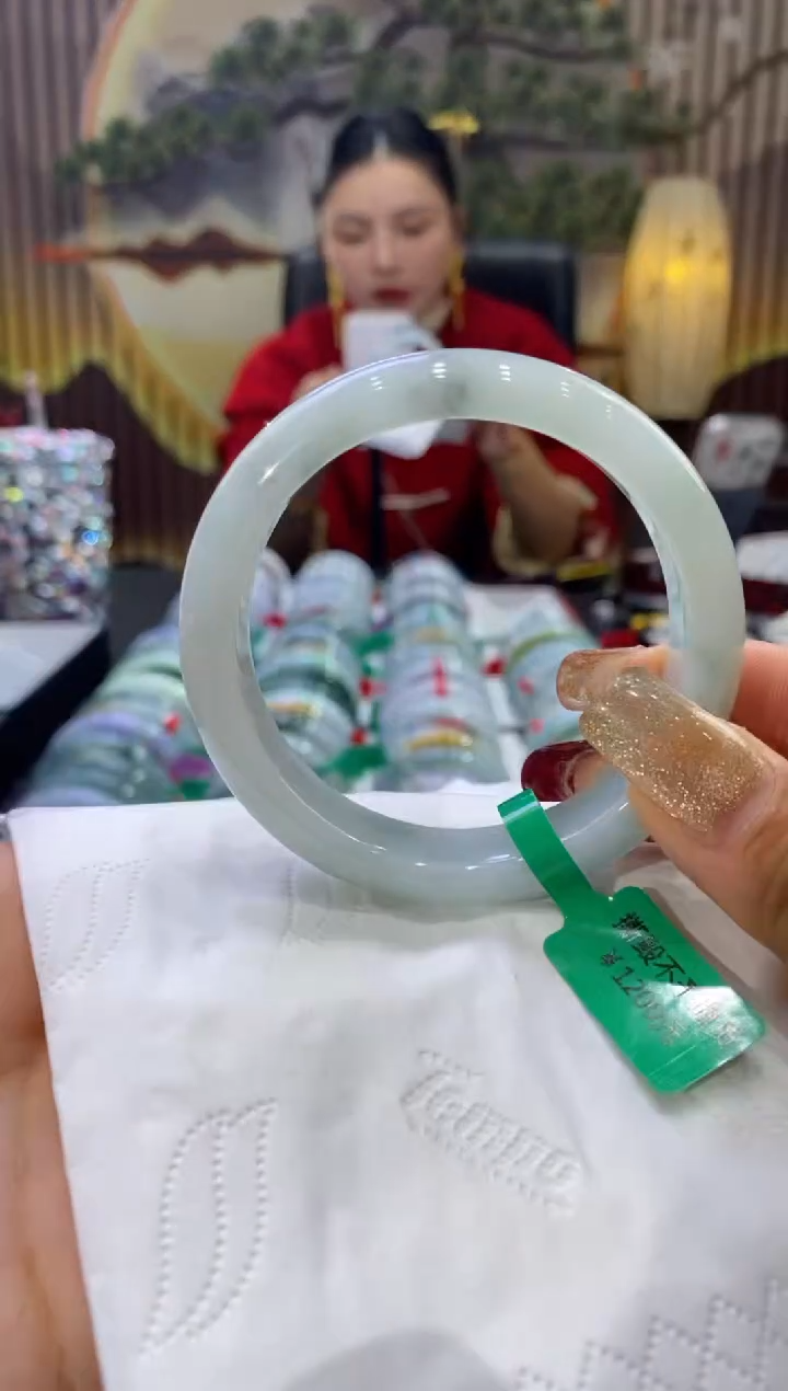 【闪购商品】翡翠手镯未镶嵌多人08544