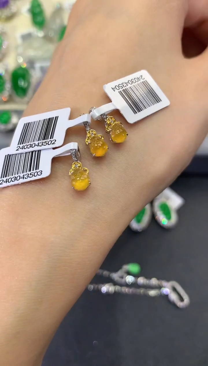 【闪购商品】翡翠吊坠(不含链)18K金镶嵌w3多样性一件发货