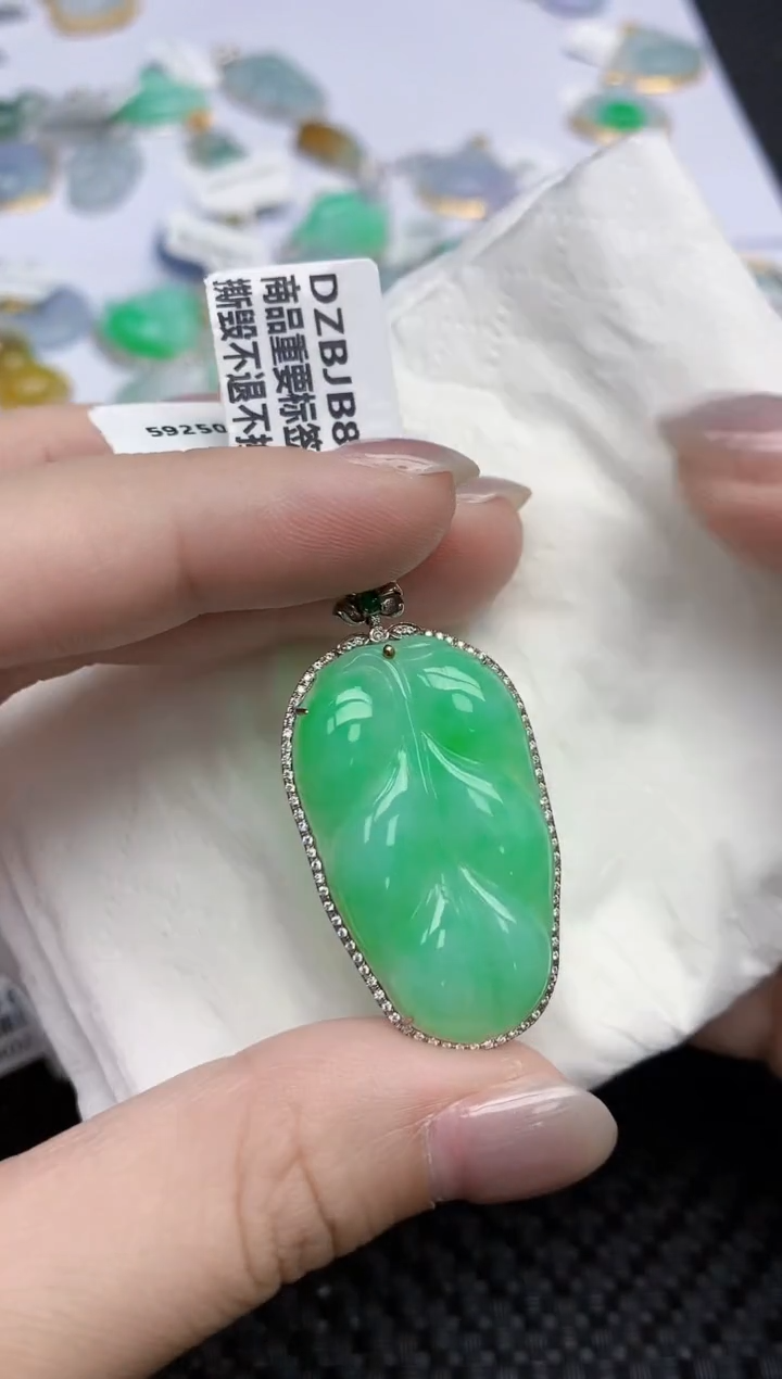 【闪购商品】翡翠颈饰18K金镶嵌天然翡翠A货