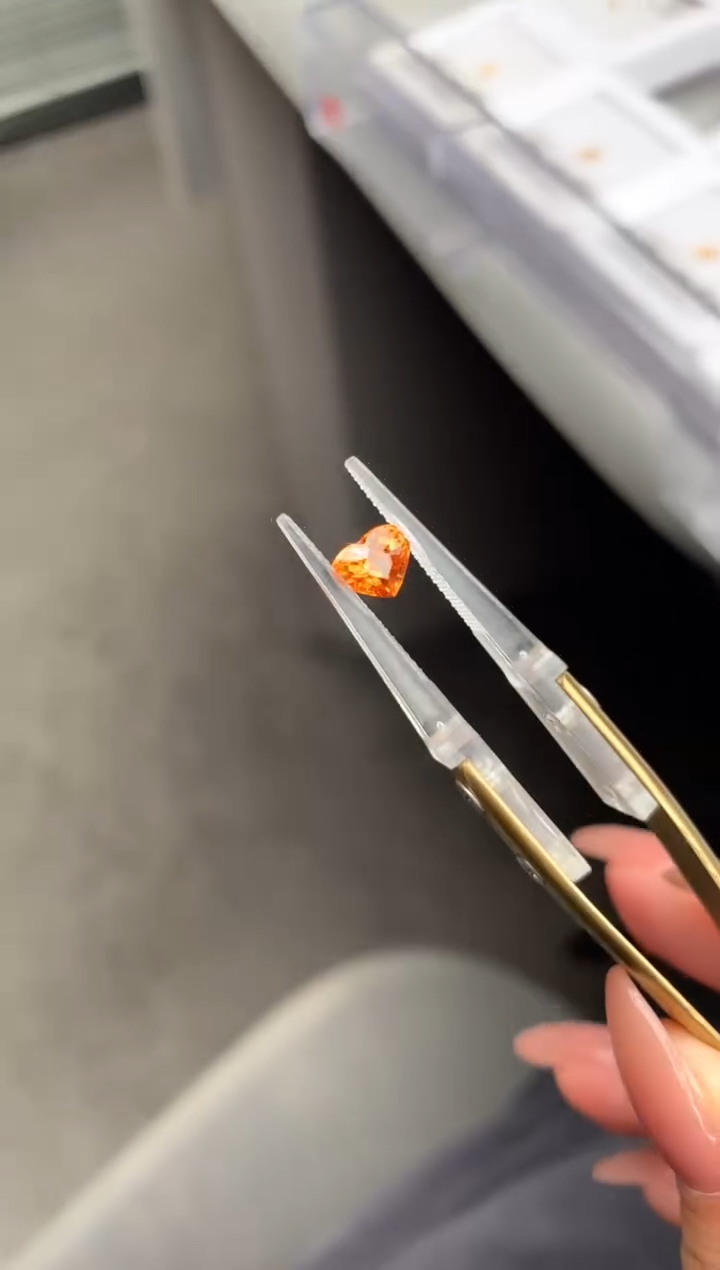未镶嵌珠宝半成品石榴石（芬达石）1.2ct芬达  定制FB