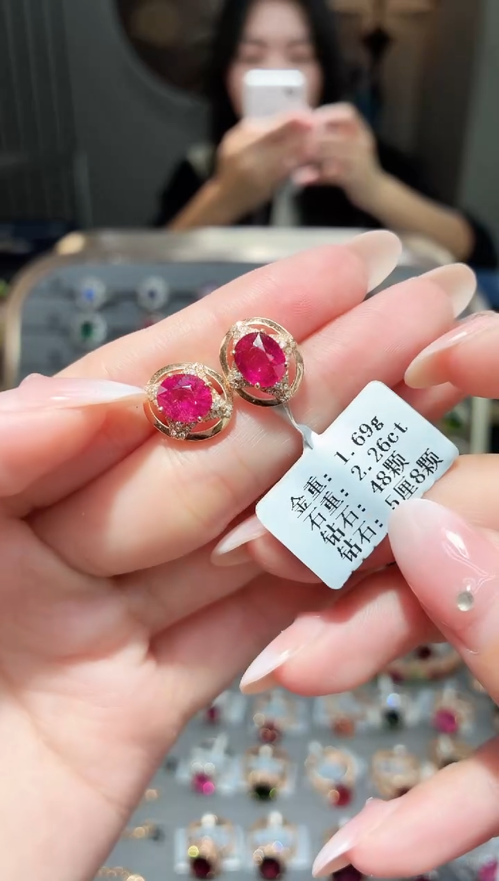 18K金镶嵌耳饰碧玺2.26配钻