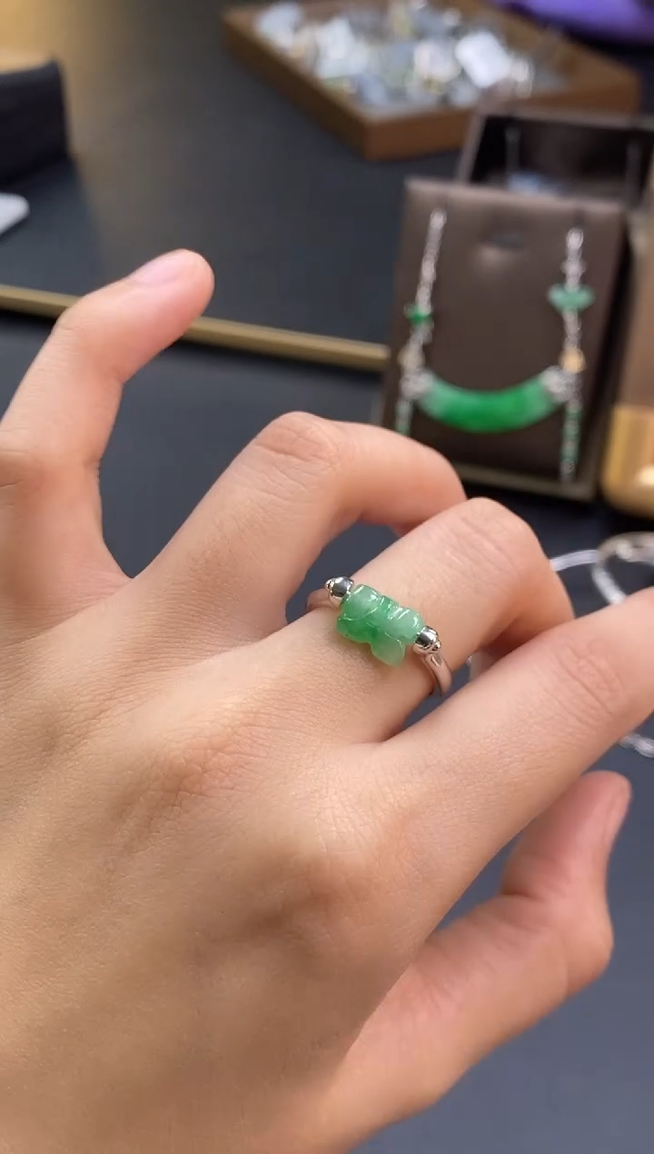 颈饰银S925镶嵌翡翠18956