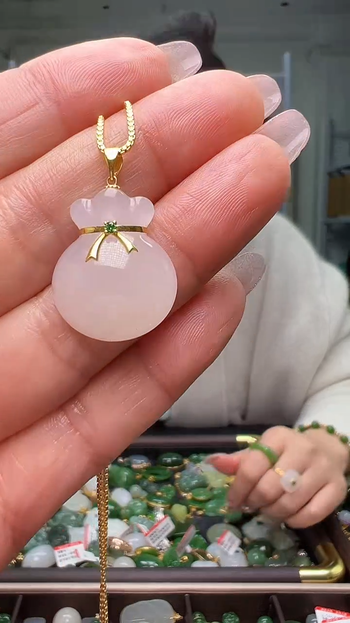 颈饰18K金镶嵌和田玉（多样性发货.发其一)12.04.92