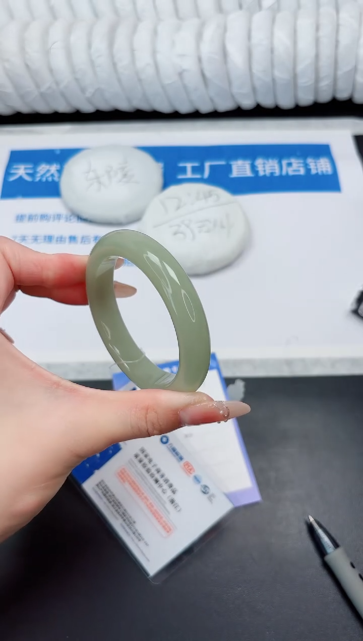 未镶嵌手镯石英质玉149-52.6D