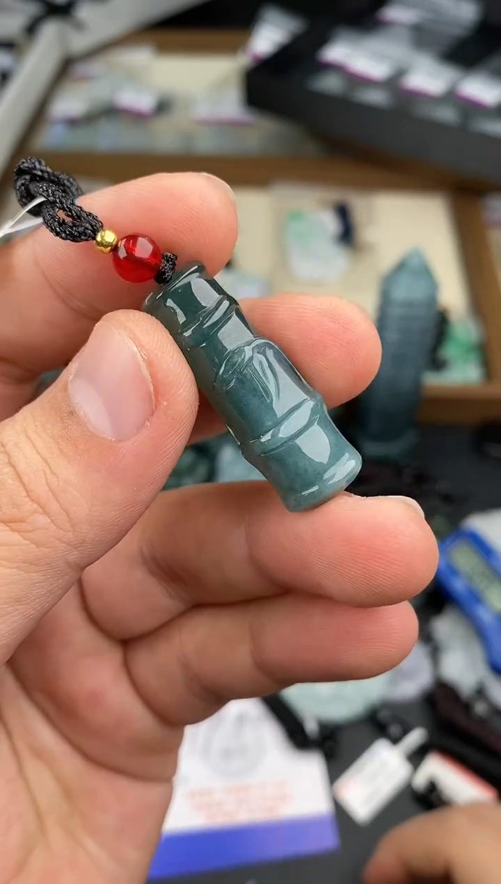 【闪购商品】翡翠颈饰未镶嵌  天然翡翠，一物一图
