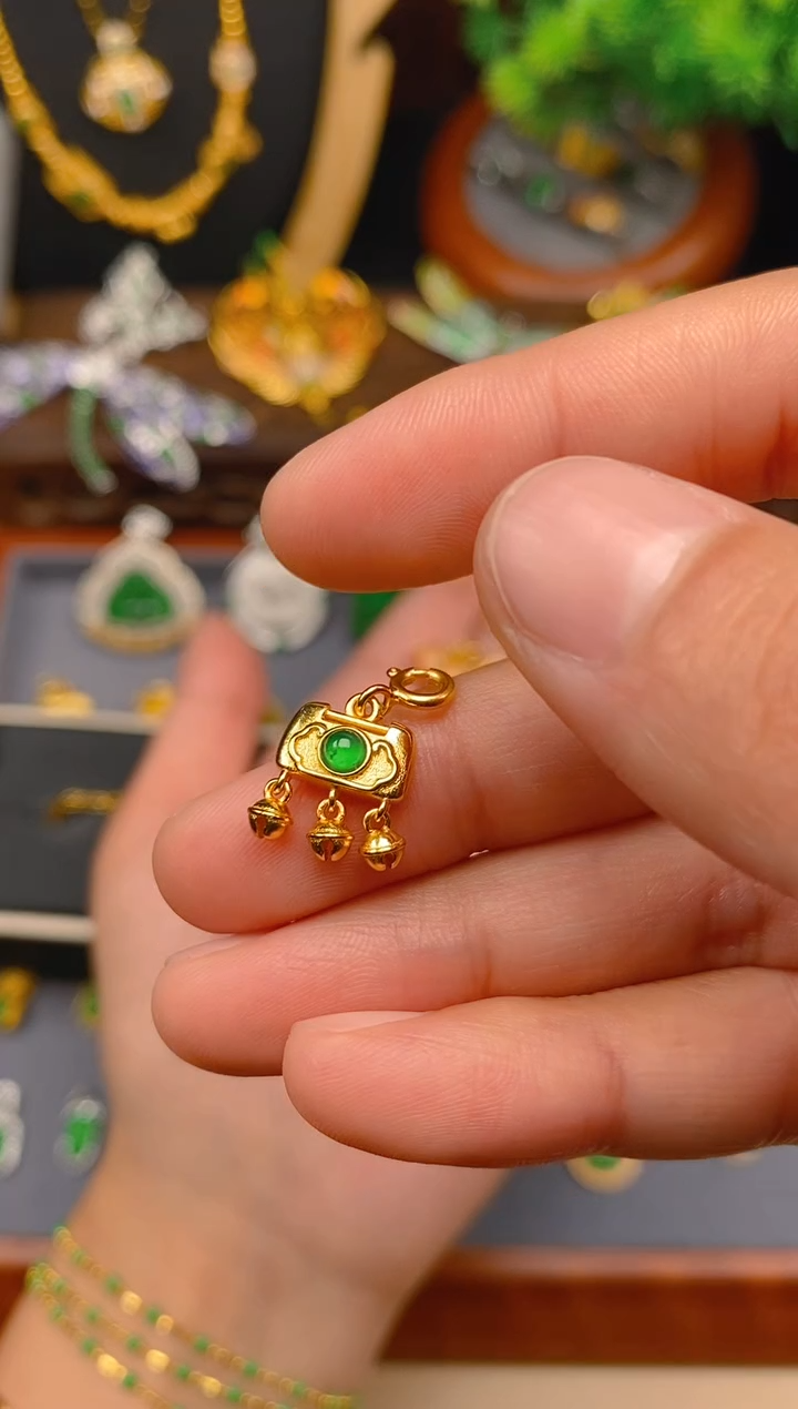 【闪购商品】翡翠吊坠(不含链)银S925镶嵌如意锁