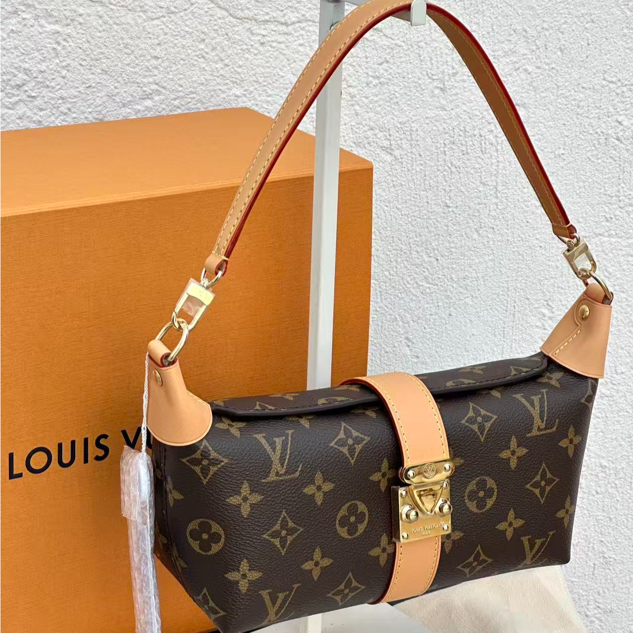 未使用 LouisVuitton/路易威登 pochette mia复古饺子单肩包全新